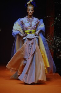 422167407_ChristianLacroixCoutureSpring1996(13).thumb.jpg.60602e7ef45c3a1535aac5a695af391f.jpg