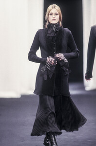 463994538_AlbertaFerretti1993WomenRTW11.thumb.jpg.e31f22bdca729ec8426d405adff37360.jpg