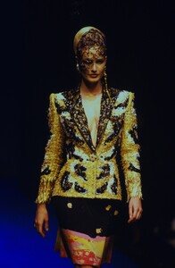 564816252_ChristianLacroixCoutureSpring1997(7).thumb.jpg.9c4a9a66dd5fafa5ddb8ea926ad73b37.jpg