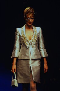 591273962_ChristianLacroixCoutureSpring1997(14).thumb.jpg.b78c55a25aee0df3149e09ede91dc9f1.jpg