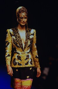 615127736_ChristianLacroixCoutureSpring1997(8).thumb.jpg.5cc377de76edd5f454b2b02e50045100.jpg