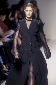 688956014_jil-sander-fw-1993(19).thumb.jpg.b2f2909093781c1ccbd60f44a1cf86e3.jpg