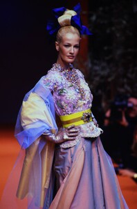 940601859_ChristianLacroixCoutureSpring1996(12).thumb.jpg.9befa9a6c2a4327bcef2517f8d55752f.jpg