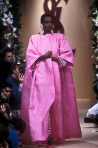 958176439_YvesSaintLaurent1991HauteCouture76.thumb.jpg.042d1476d8e7f2bf98bff77a7e4910f4.jpg