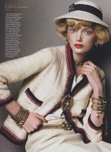 Chanel_Meisel_US_Vogue_May_2005_04.thumb.jpg.efa25091204090a082abb44619f24cd6.jpg