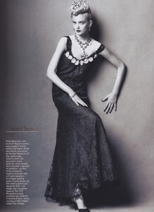 Chanel_Meisel_US_Vogue_May_2005_07.thumb.jpg.ee52a012e48a08e00ae00bf808cdfda4.jpg