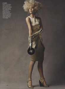 Demarchelier_US_Vogue_December_2007_09.thumb.jpg.7e6db9654e4d1a96e9daeef54ab7b53b.jpg