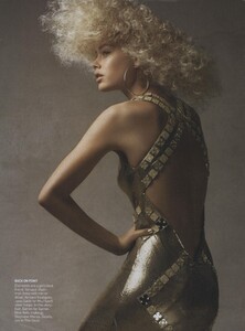 Demarchelier_US_Vogue_December_2007_10.thumb.jpg.c182b56877815b1848d80c9ded4ea904.jpg