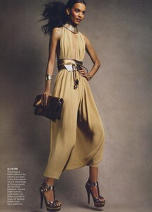 Desert_Demarchelier_US_Vogue_March_2009_07.thumb.jpg.0c5355fb8ee23052179769404cfcc74a.jpg