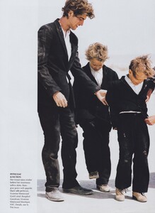 Elgort_US_Vogue_June_2001_13.thumb.jpg.1cb3e2f38aa183ed32538fe588ed1f45.jpg