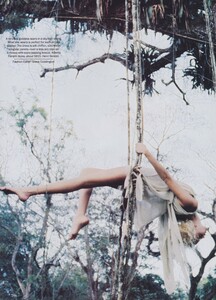 Grecian_von_Unwerth_US_Vogue_May_1994_01.thumb.jpg.13f7b49e99774fd5ef017a242d069909.jpg