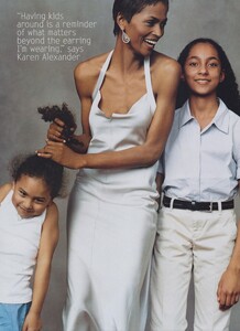 Leibovitz_US_Vogue_July_2002_06.thumb.jpg.7c0fccedbc544863bb32bee6758186ac.jpg