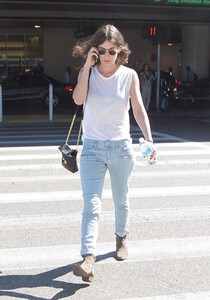 Lizzy-Caplan-in-Jeans-at-LAX--03.jpg