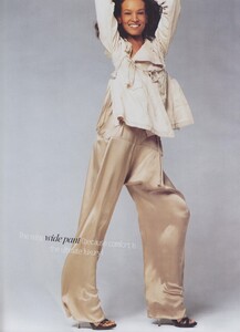 Meisel_US_Vogue_January_2002_08.thumb.jpg.5bd6a32632d89fb646349fef558297b6.jpg
