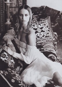 Meisel_US_Vogue_July_2002_03.thumb.jpg.cf7517e67b4b80ded2a16e888245a529.jpg