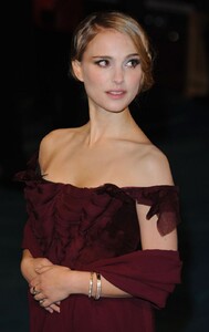 Natalie-Portman-Nude-Academy-Award-64.jpg