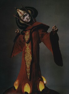 Star_Wars_Penn_US_Vogue_April_1999_02.thumb.jpg.cfc8704f4a574f8dc7a99c35d8d4e790.jpg