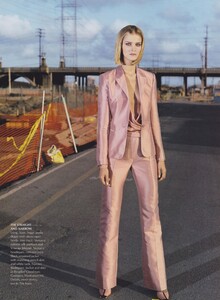 Suit_Meisel_US_Vogue_August_2000_23.thumb.jpg.968eebc9ac19f1a77a91d7d15441a479.jpg