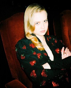 angourie-rice-at-a-photoshoot-june-2019-2.jpg
