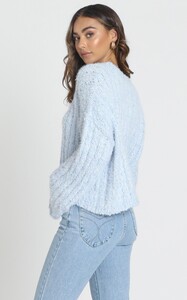 bethenfluffyknitinblue4.jpg