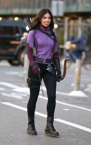 hailee-steinfeld-hawkeye-set-in-ny-12-08-2020-12.jpg