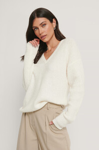 nakd_alpaca_blend_v_neck_knitted_sweater_1100-003534-0260_03a.jpg
