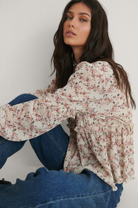 nakd_structured_printed_frill_blouse_1014-001093-4006_03-1.jpg
