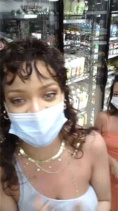 photos-of-rihanna-wearing-a-face-mask-at-gas-station-in-barbados-12-20-2020_5fe0a18c7e2b6.jpeg