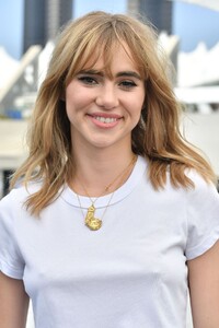 suki-waterhouse-at-variety-studio-at-comic-con-2018-in-san-diego-07-19-2018-2.jpg