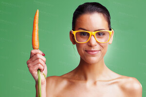 0015111754075_06_1266958-girl-wearing-glasses-and-holding-carrot-against-green-background-zoom_90.thumb.jpg.4cfabfbb89a300f306d96e5120319db5.jpg