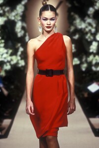 1002530586_YvesSaintLaurent1999HauteCouture74.thumb.jpg.d37852df8d0c9ec3cb2d4c303a454b87.jpg