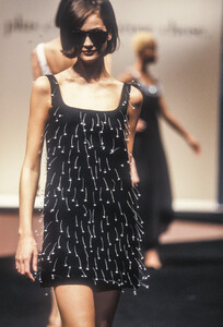 1081513542_Moschino1996WomenRTW2.thumb.jpg.74caa59b8c395c96b3d5dfd9c25c9cc3.jpg