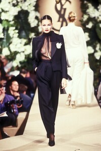 1236078410_YvesSaintLaurent1999HauteCouture158.thumb.jpg.ea5cd2000c1d90e3c1a1e27743830903.jpg