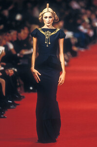 1238258662_Givenchy1997Carla.thumb.jpg.c8e90ff053a5f89b335c06588f5145c9.jpg