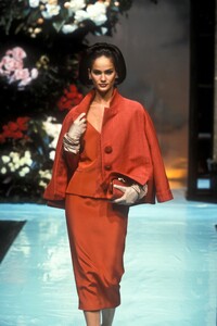 1314456043_ChristianDior1996HauteCouture51.thumb.jpg.5d96380cc928ed36ed7a912558510e25.jpg
