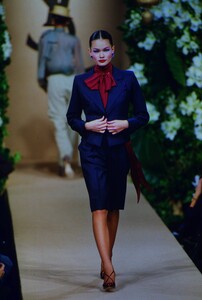 1317149788_YvesSaintLaurentCoutureSpring1999(12).thumb.jpg.8d9726bba53935342070fdbae87e0830.jpg