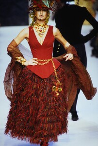 1327824_ChanelCoutureFall1992(24).thumb.jpg.672da3c988385972e8ca5d41ac26f5ed.jpg