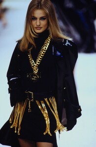 1467155261_CHANEL-FW-1991-KAREN(7).thumb.jpg.531dc9254896db122e98ac5032633867.jpg