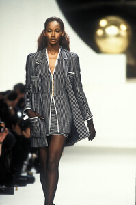 1519458167_ChanelCoutureSpring19942.thumb.jpg.ee2b159d0586c824a6091d537e01000c.jpg