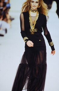 15614994_CHANEL-FW-1991-KAREN(1).thumb.jpg.77e7c62177468b116f7abed34157bd48.jpg