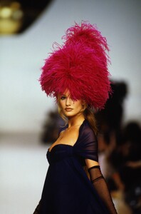 158838168_CHANEL-COUTURE-SPRING-1994-KAREN-MULDER(9).thumb.jpg.d3ce89d143f64f18293f3fc122f8d24e.jpg