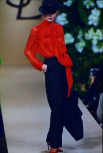 1717455473_YvesSaintLaurentCoutureSpring1999(5).thumb.jpg.fddf0eb2f84612d95d916fef7753683c.jpg