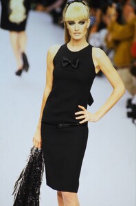 1768804871_chanel-hc-fw-1995(5).thumb.jpg.b9c4b9cb29665d19c851e51eed294b50.jpg