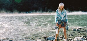 HO20_W_GIFTGUIDE_HOMEPAGE_LOUNGEWEAR_2880x1360_9bc476d4-f4e6-44df-bf9c-f7fc0d0482b1 brooke perry.jpg