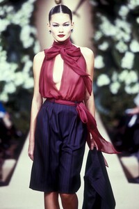 1945320636_YvesSaintLaurent1999HauteCouture52.thumb.jpg.c63002b32f80cdb7d3df86bfbf91deda.jpg