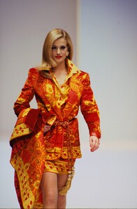 195543658_gianfranco-ferre-fw-1992(2).thumb.jpg.b7eed12692195bf874b1949edb8f6898.jpg
