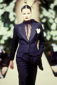 2093053167_YvesSaintLaurent1999HauteCouture156.thumb.jpg.8bc6f78067e0d8451670baabd673bf87.jpg