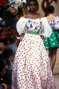 246074026_YvesSaintLaurent1992HauteCouture107.thumb.jpg.e2661cdd41e6def6aa8b6155a35f775f.jpg