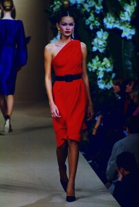 285567317_YvesSaintLaurentCoutureSpring1999(13).thumb.jpg.cb6699ed502c5ef2e7b1dc3b79374d71.jpg
