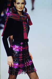 313907529_OSCAR-DE-LA-RENTA-FW-1991(3).thumb.jpg.1ec79174eee9c499c691e47568238d62.jpg